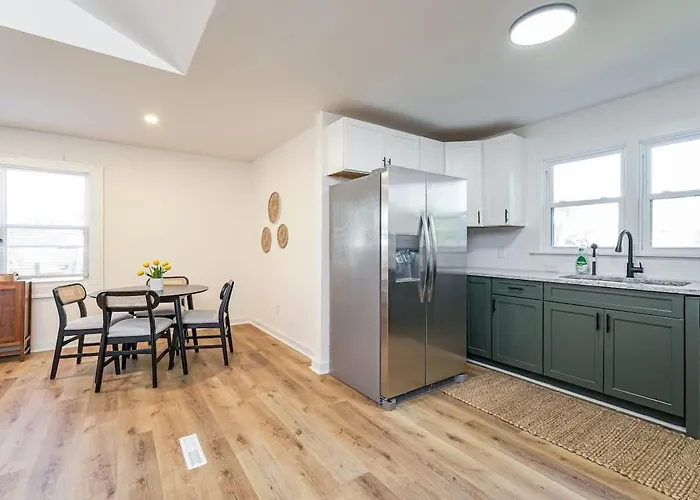 Holiday home Queens Quarters! 6br 3b Near Atrium Health Wfu *