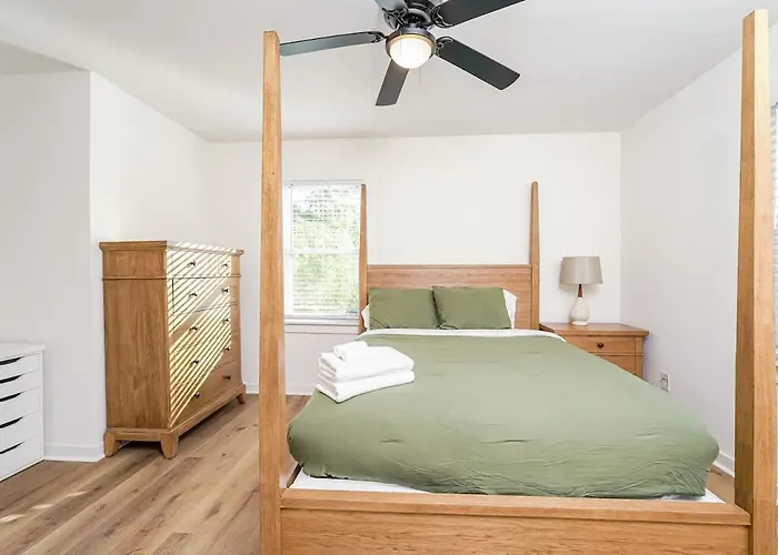 Queens Quarters! 6br 3b Near Atrium Health Wfu Holiday home Winston-Salem