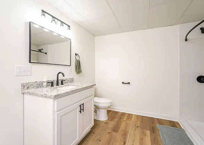 Queens Quarters! 6br 3b Near Atrium Health Wfu Holiday home