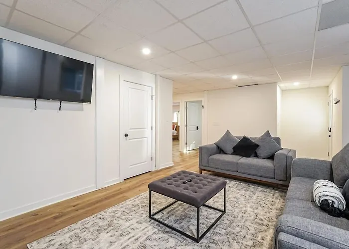 Holiday home Queens Quarters! 6br 3b Near Atrium Health Wfu *