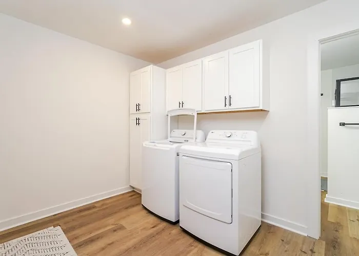 Holiday home Queens Quarters! 6br 3b Near Atrium Health Wfu Winston-Salem